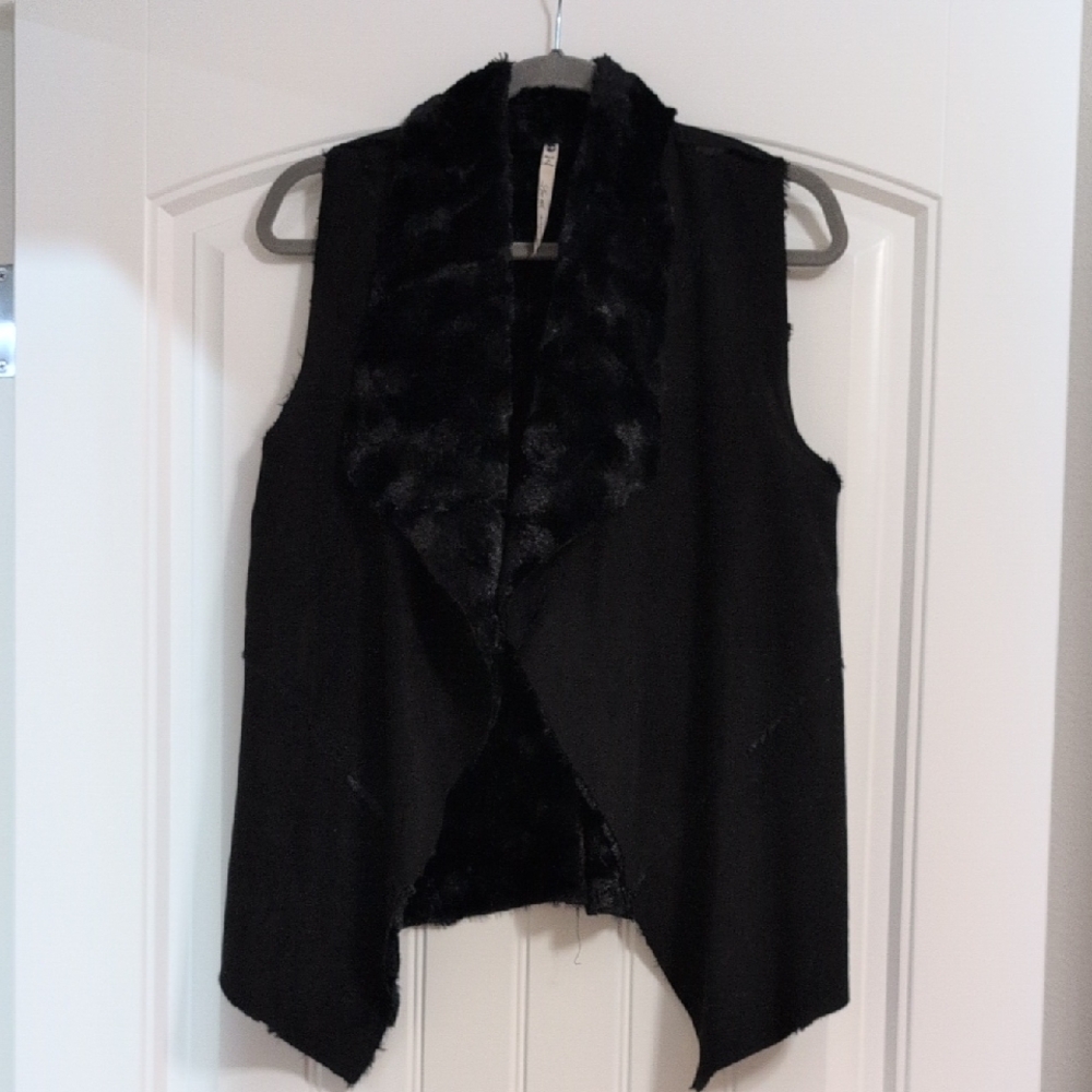 Leo & Nicole Black Faux Fur And Suede Vest